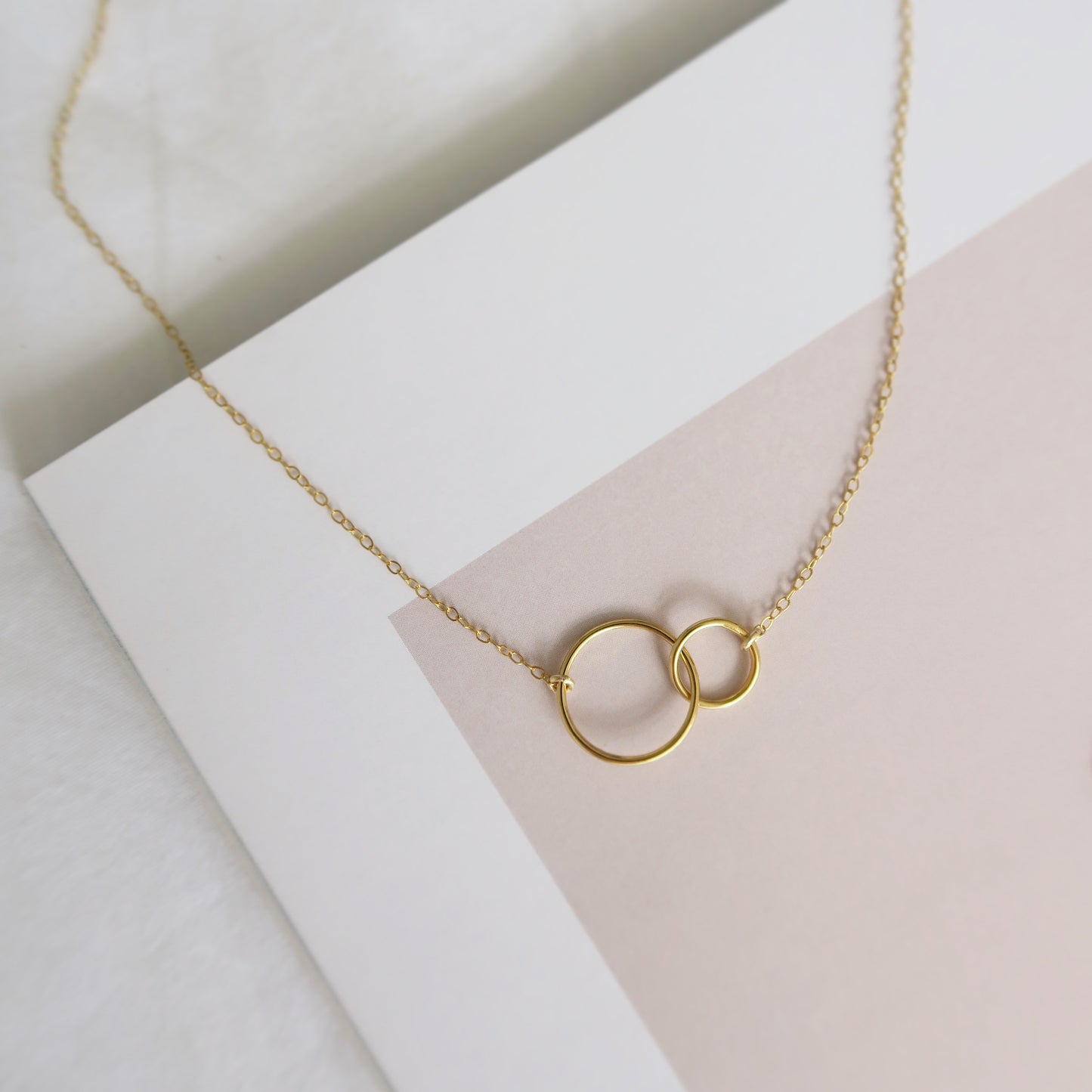 LOCKED CIRCLES NECKLACE - Yellow Gold & Silver