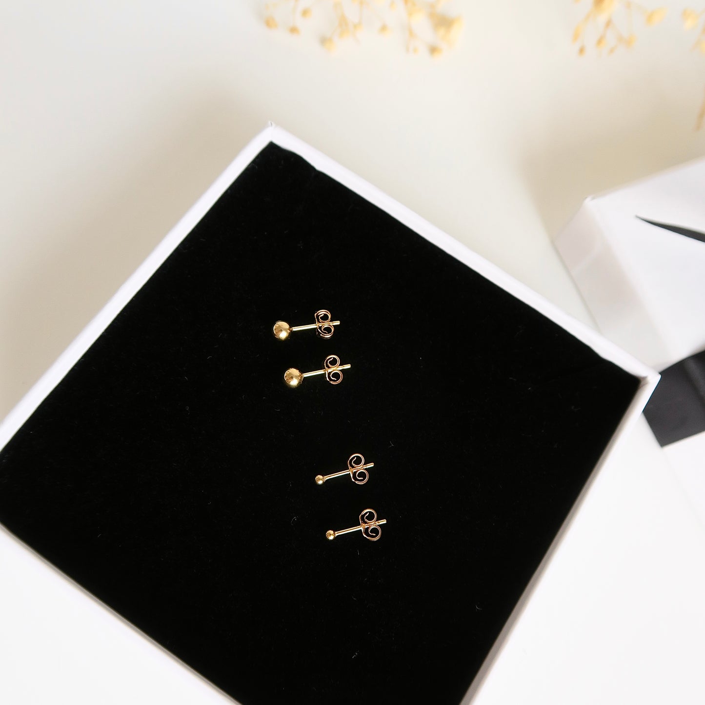 CLASSIC STUD EARRINGS - Yellow Gold (various sizes)