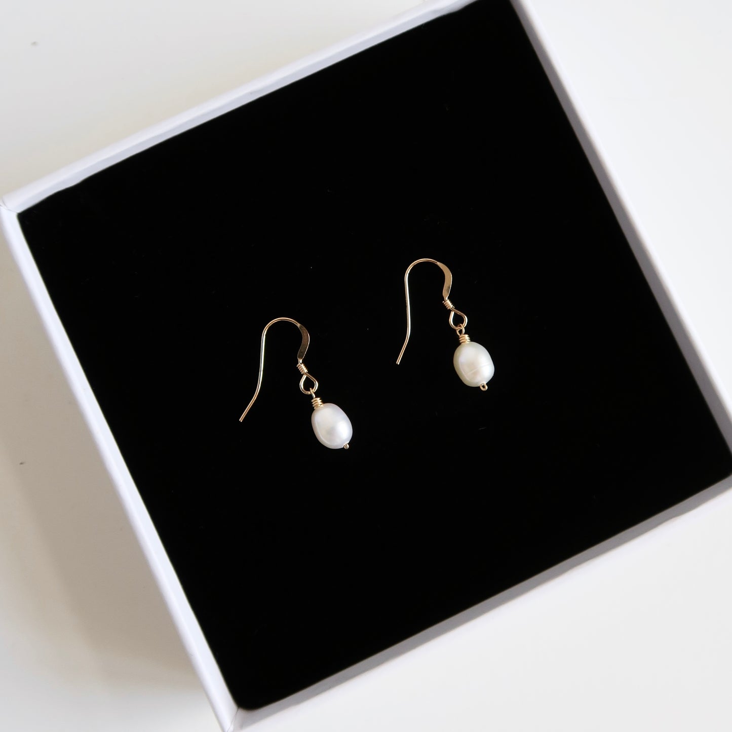 CLASSIC FRESHWATER PEARL EARRINGS - Yellow Gold & Silver