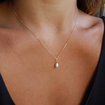 CLASSIC FRESHWATER PEARL NECKLACE - Yellow Gold & Silver