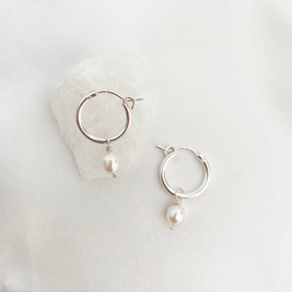 SMALL FRESHWATER PEARL HOOP EARRINGS - Yellow Gold & Silver