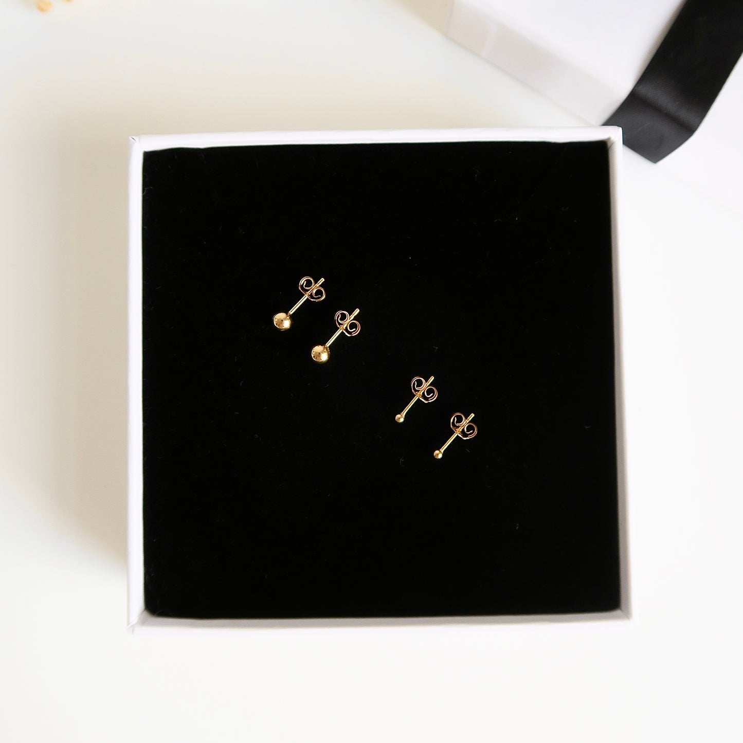 CLASSIC STUD EARRINGS - Yellow Gold (various sizes)