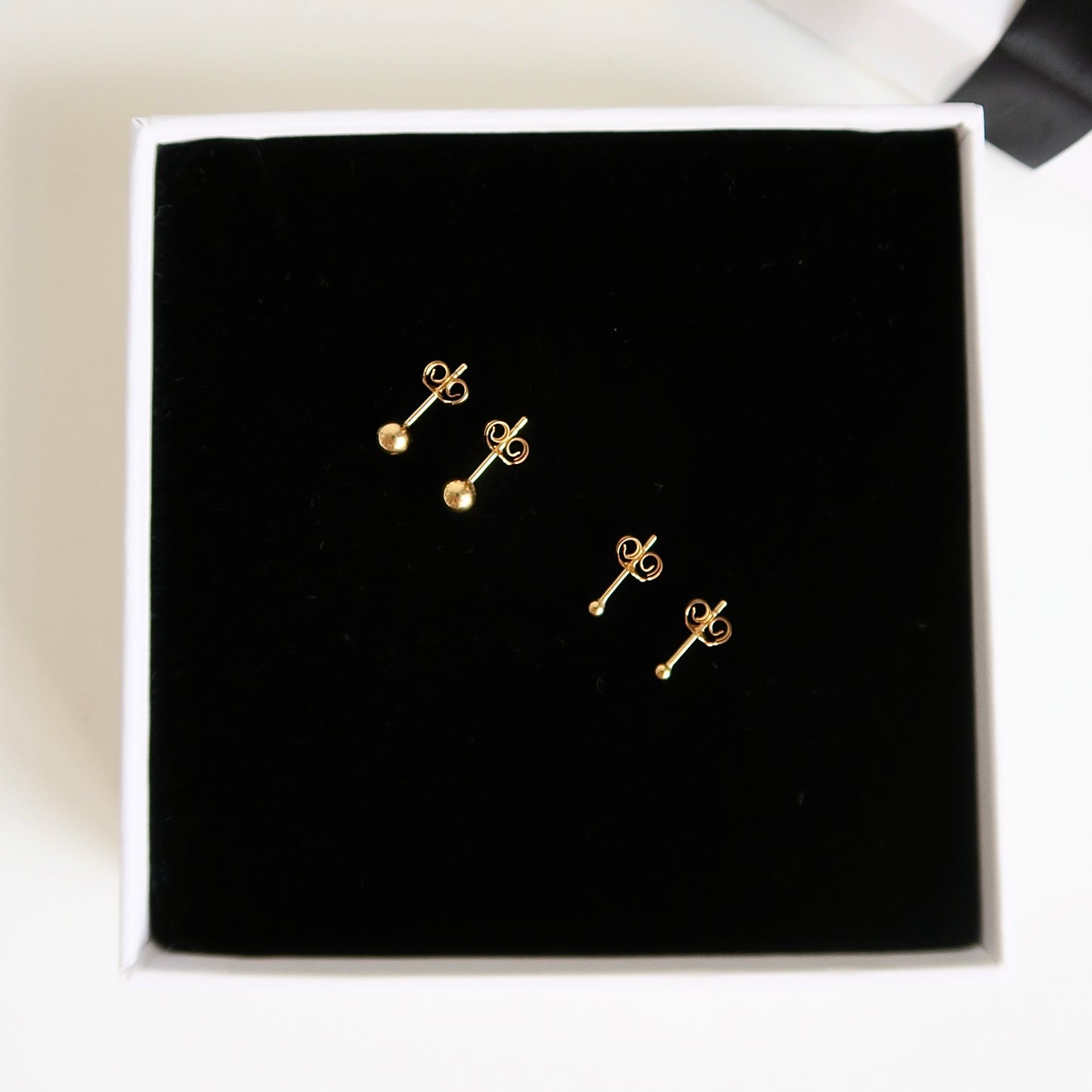CLASSIC STUD EARRINGS - Yellow Gold (various sizes)