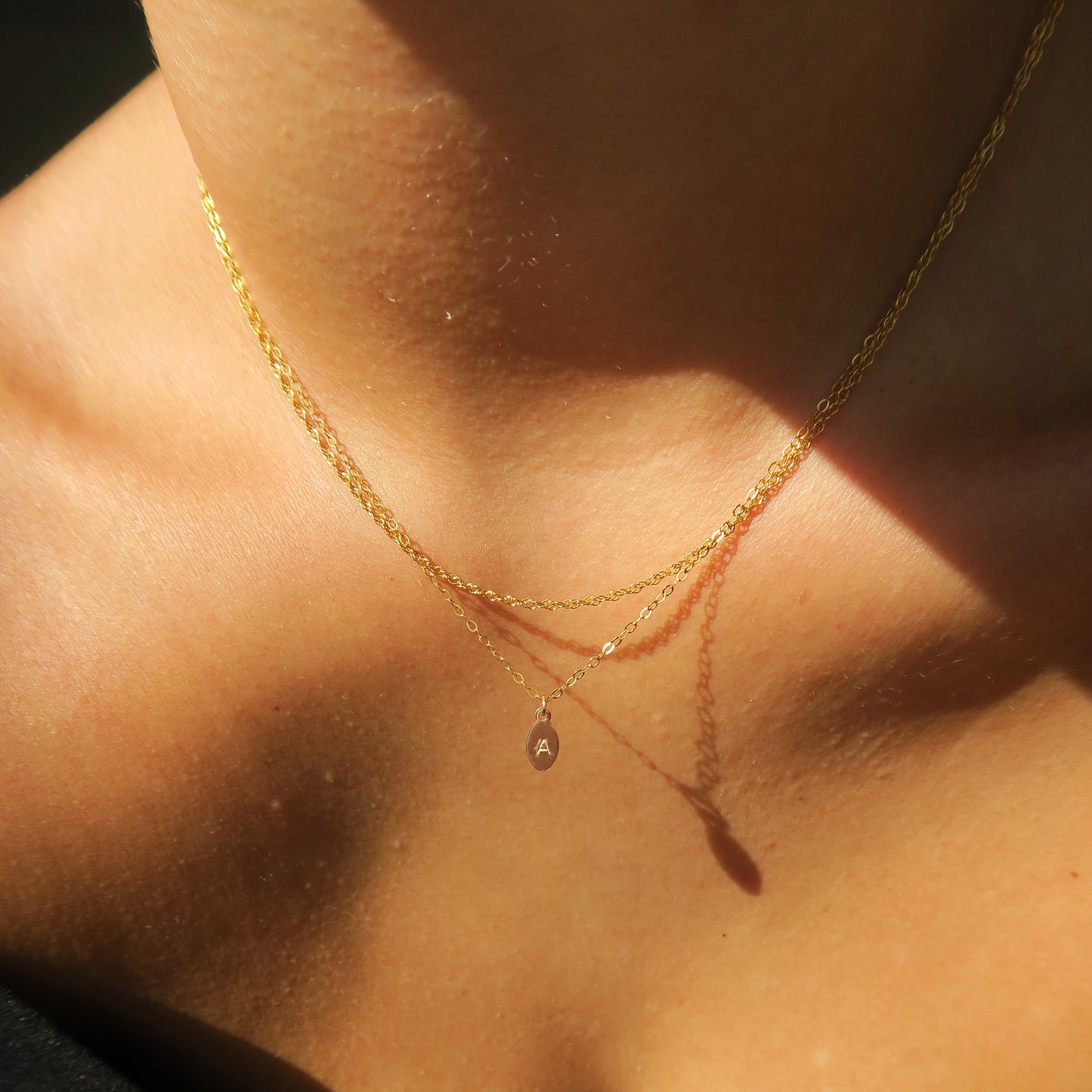 INITIAL OVAL TAG NECKLACE - Yellow Gold