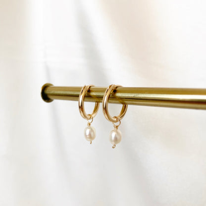 SMALL FRESHWATER PEARL HOOP EARRINGS - Yellow Gold & Silver