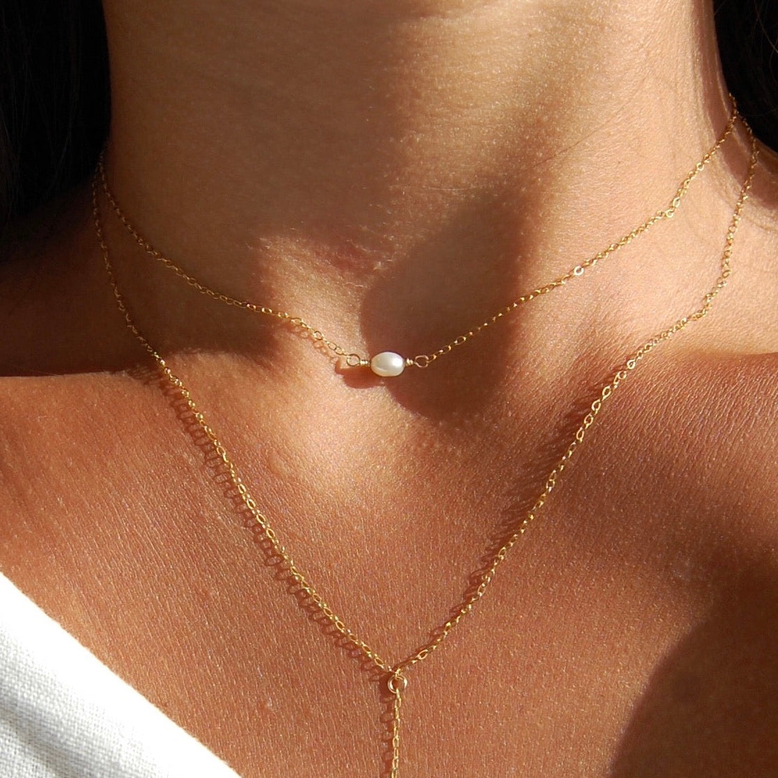 Single pearl choker on sale necklace gold chain