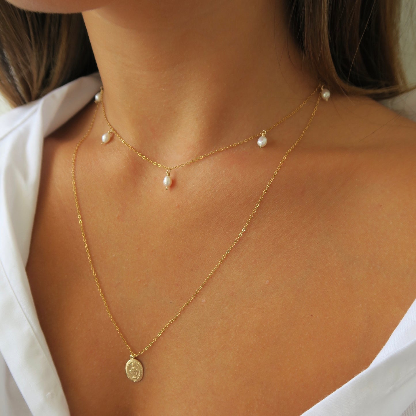 FIVE FRESHWATER PEARL NECKLACE - Yellow Gold & Silver